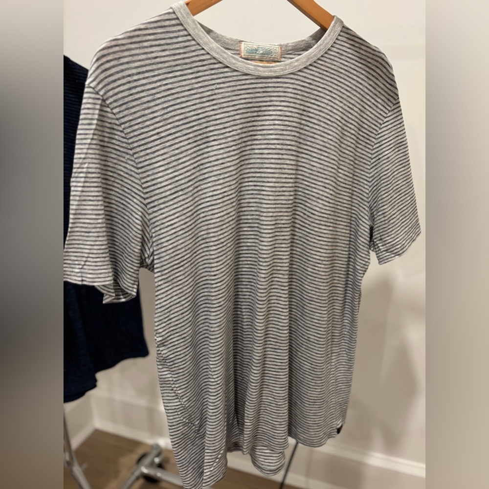 Faherty Men's Black and White Striped Chambray Tee